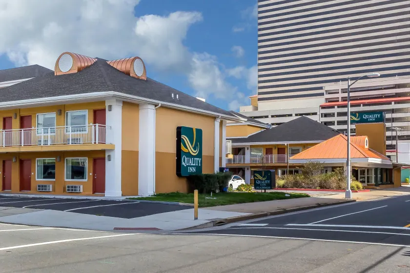 Quality Inn Flamingo - Image 1