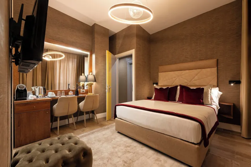 Royal Rooms Corso - Image 1