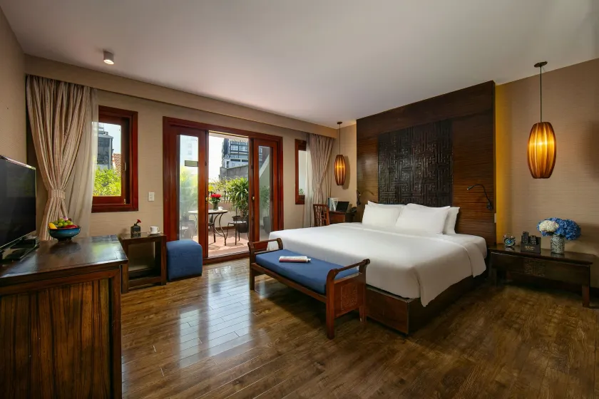 Oriental Suites Hotel & Spa - Image 1