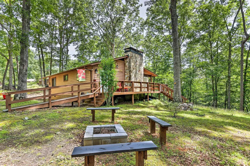 Quaint Murphy Cabin in Serene Wooded Setting! - Innvendig