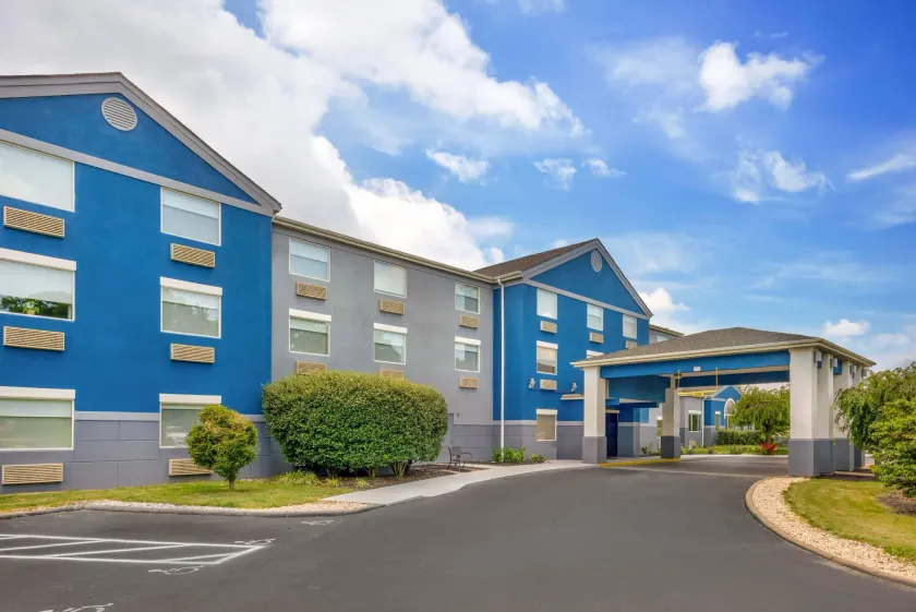 Comfort Inn & Suites Butler - Image 1