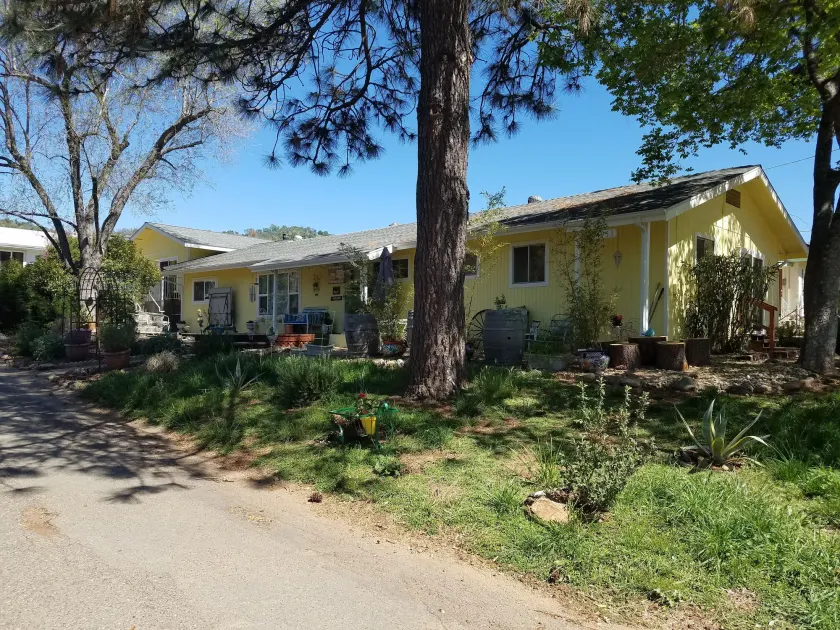 Yosemite Plaisance Bed & Breakfast - Image 1