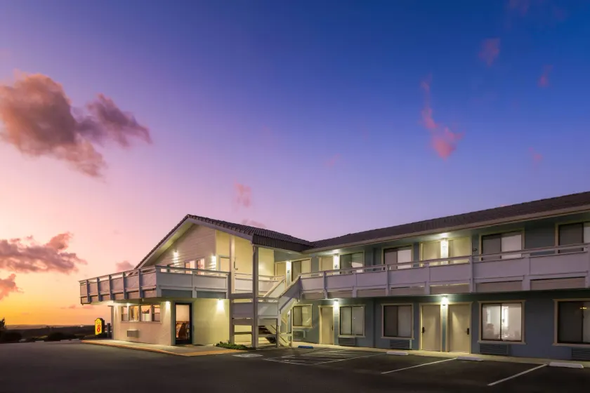 Super 8 by Wyndham Fort Bragg - Image 1