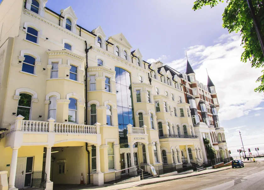 Mannin Hotel - Image 1