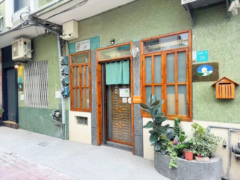 慢步南國 雙包棟民宿 Slow Tainan Entire Home - Image 1