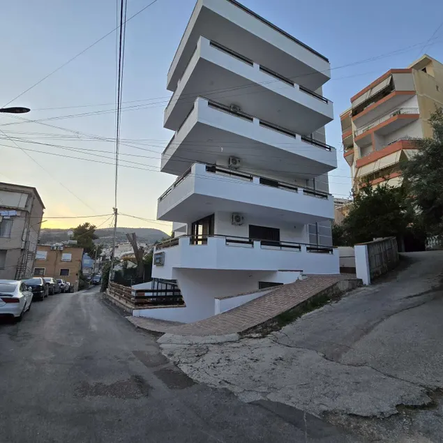Lazy Roo Hostel Saranda - Image 1