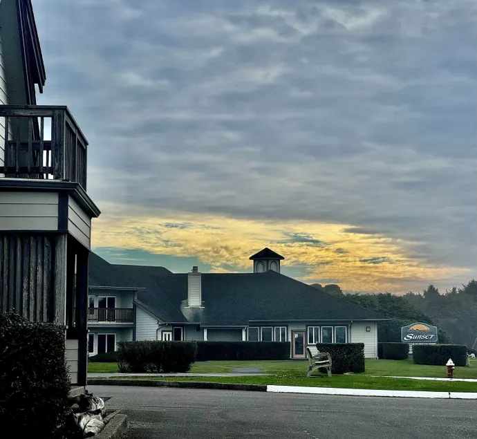 Sunset Oceanfront Lodging - Image 1