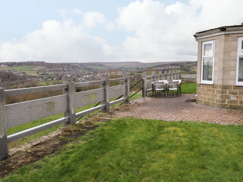 Bronte View Hideaway - Image 1