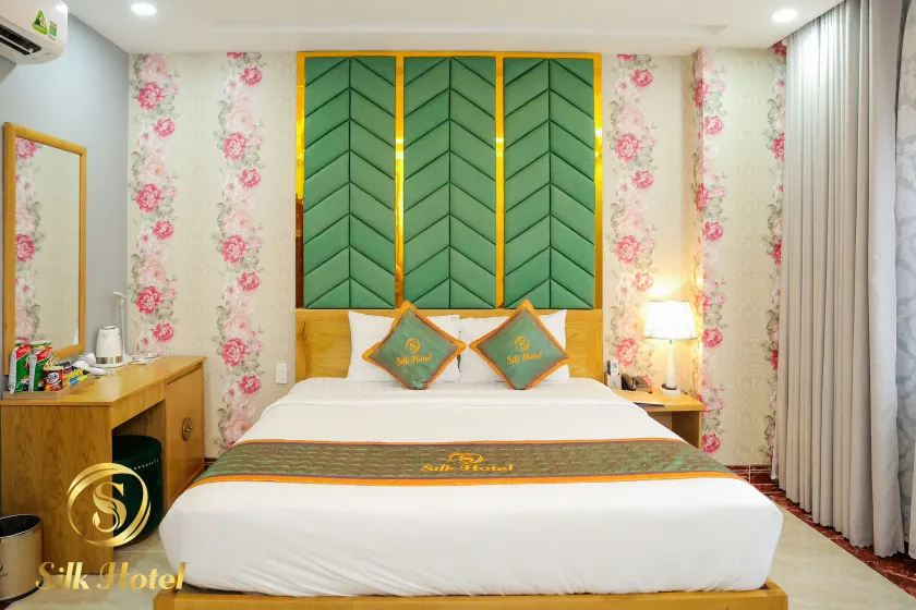 Silk Hotel near Tan Son Nhat Airport - Image 1
