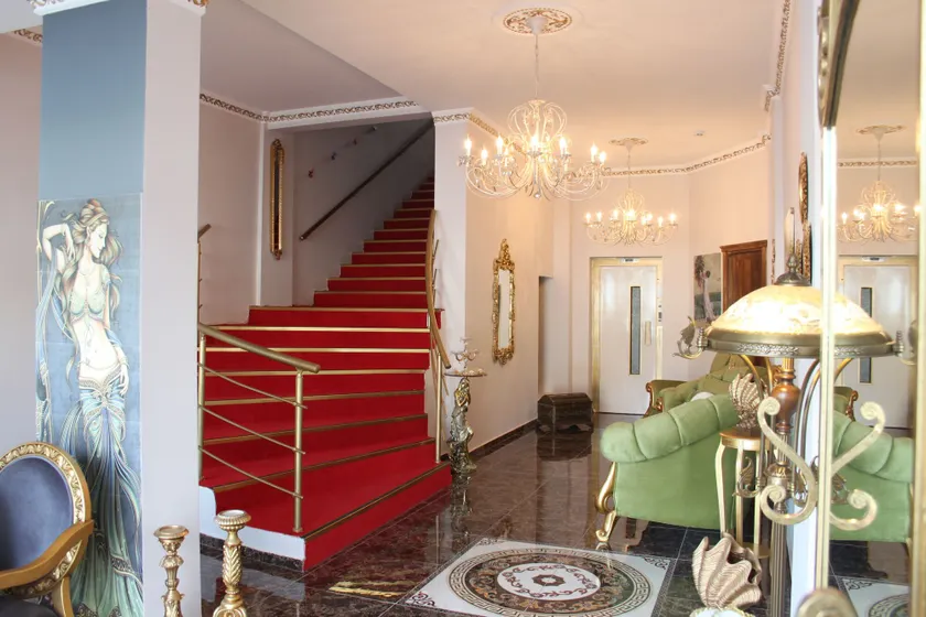 Huri & Nuri Hotel - Image 1