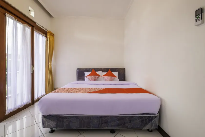 OYO 2728 Sinulingga Residence - Image 1