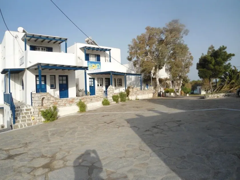 Free Sun Rooms and Apartments - Image 1
