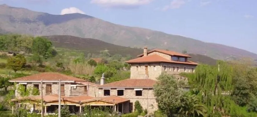 Hotel Casa Rural Ropino - Image 1