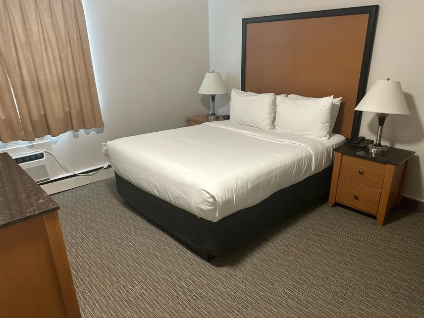 Anavada Inn & Suites - Grande Prairie - Image 1