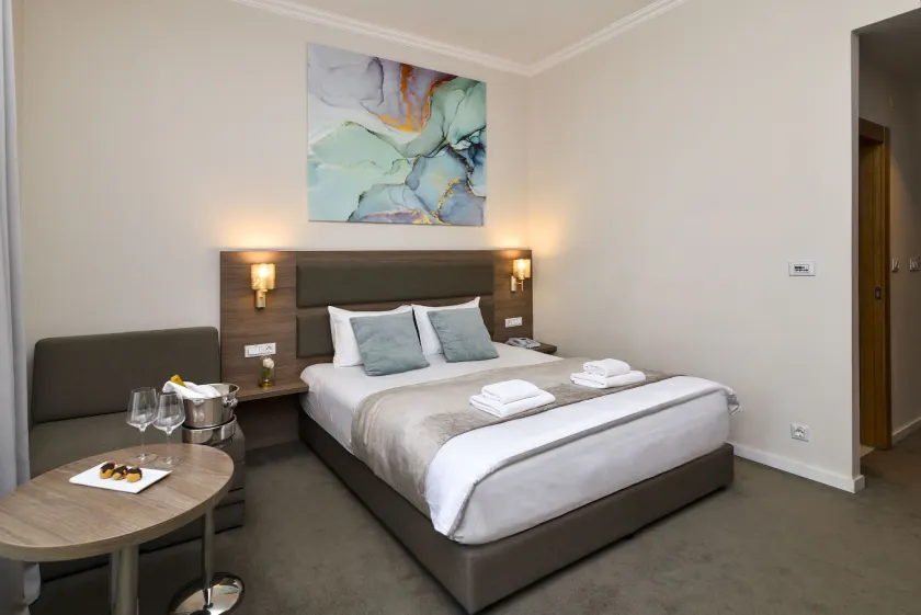 Hotel Opera Garni - Image 1