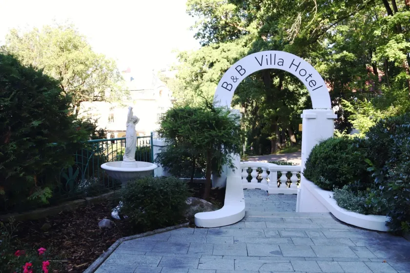 B&B Villa Hotel - Image 1