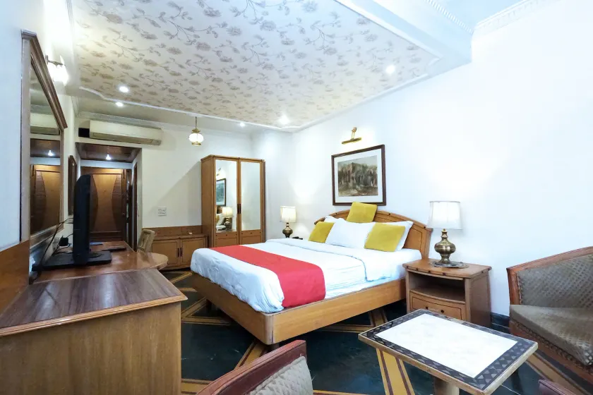 Hotel Kwality Regency - Image 1