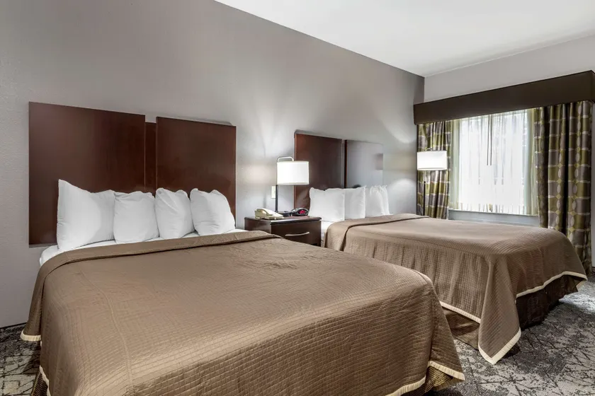 Best Western Oakdale Inn - Image 1