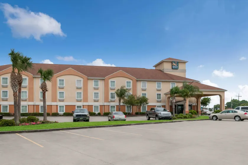 Quality Inn & Suites Houma - Image 1