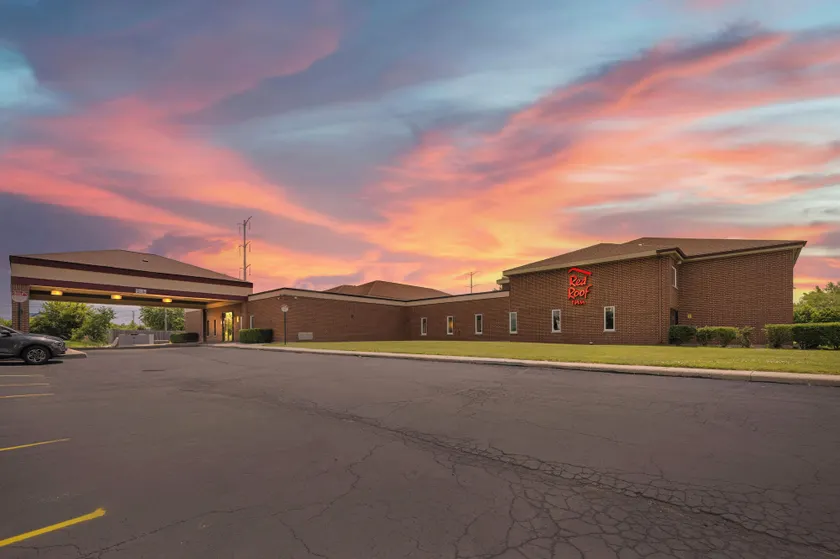 Red Roof Inn Gurnee - Waukegan - Image 1