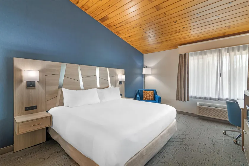 Best Western Plus, The Inn at Hampton - Image 1