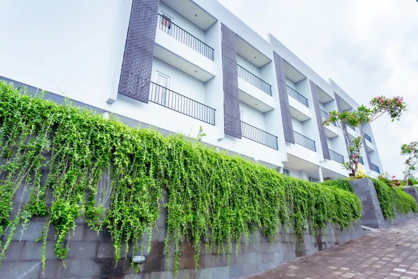 Nivasa Hotel - Image 1