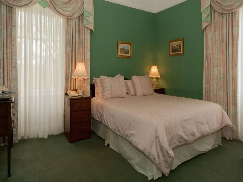 Ivyleigh House - Image 1