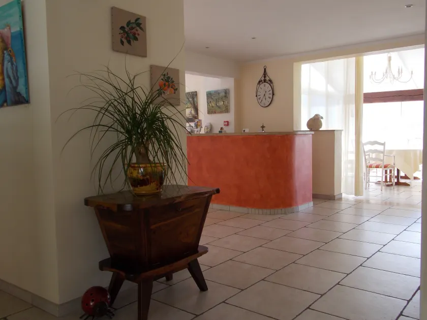 Au Relais Provencal - Image 1