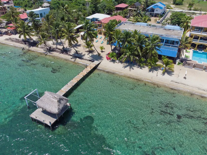 Parrot Cove Lodge - Image 1