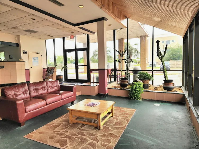 Days Inn by Wyndham Bay City - Hall