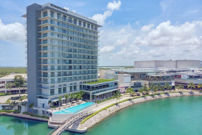 Renaissance Cancun Resort & Marina - Image 1