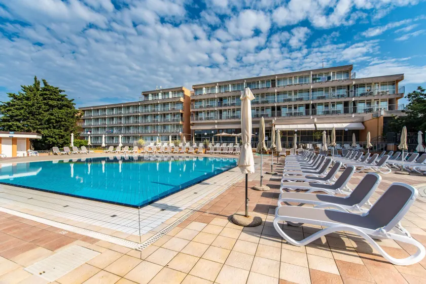 Arena Hotel Holiday - Image 1