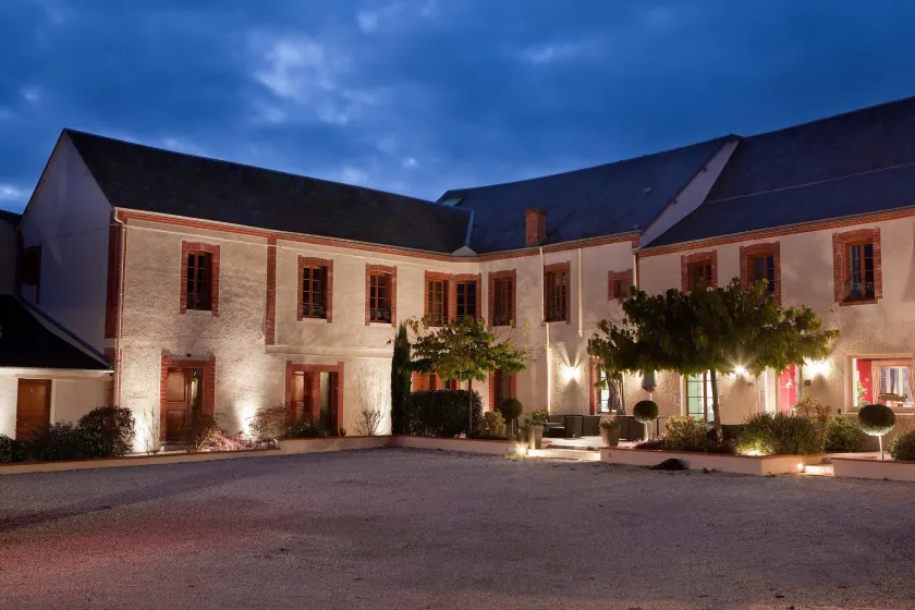 Hôtel Burgevin Sully-sur-Loire - Image 1