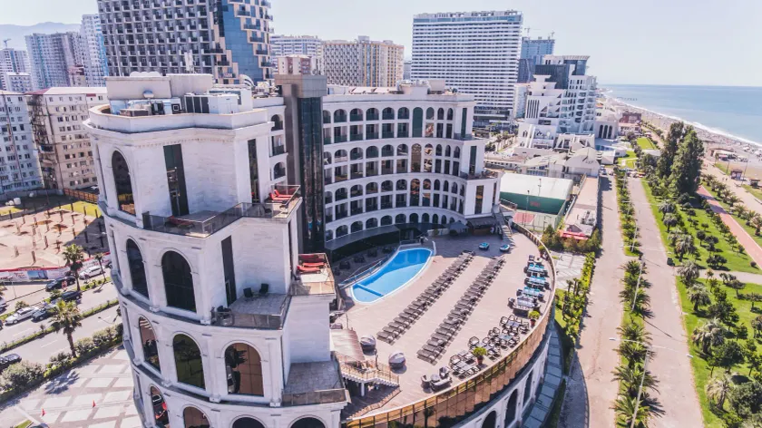 Colosseum Marina Hotel - Image 1