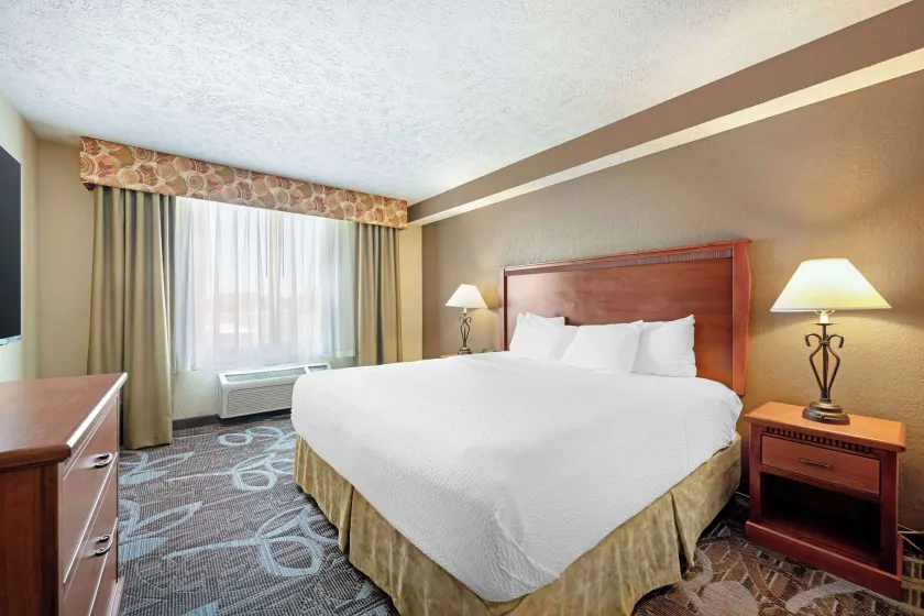 Best Western Plus Mid Nebraska Inn & Suites - Image 1