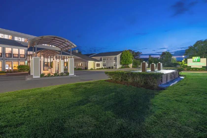 Holiday Inn Cape Cod - Hyannis by IHG - Image 1