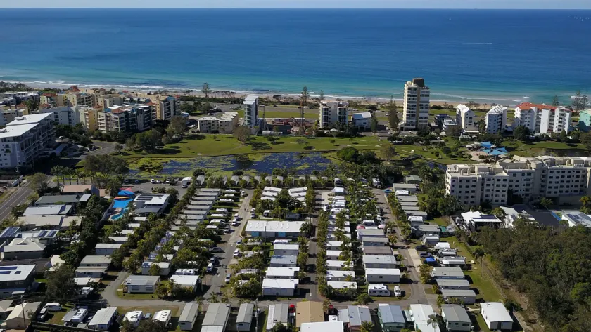 Alex Beach Cabins and Tourist Park - Image 1
