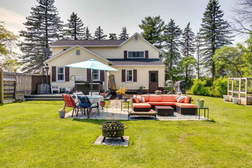 Walworth Home w/ Hot Tub - Near Golf Courses! - Image 1