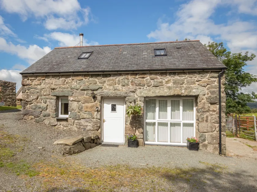 Hendre Cottage - Image 1