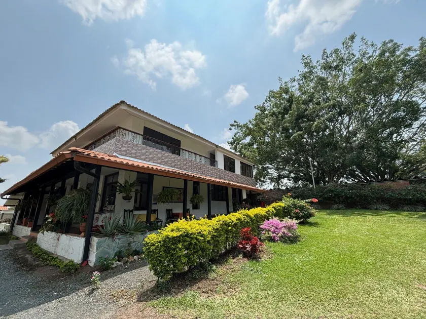 Hotel Campestre Cerritos Plaza - Image 1