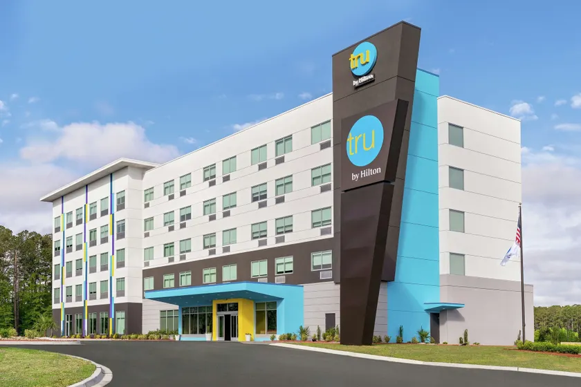 Tru by Hilton Florence I-95 - Image 1