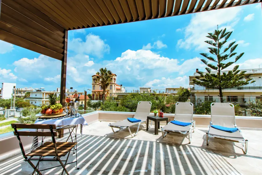 Gregory Comfort Hotel - Image 1