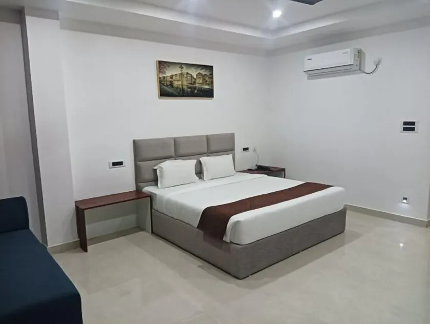 Hotel RKD Inn - Image 1