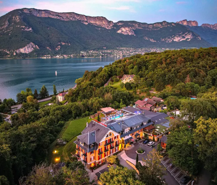 Les Trésoms Lake and Spa Resort - Image 1