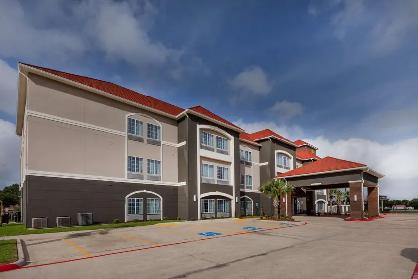 La Quinta by Wyndham Port Lavaca - Image 1