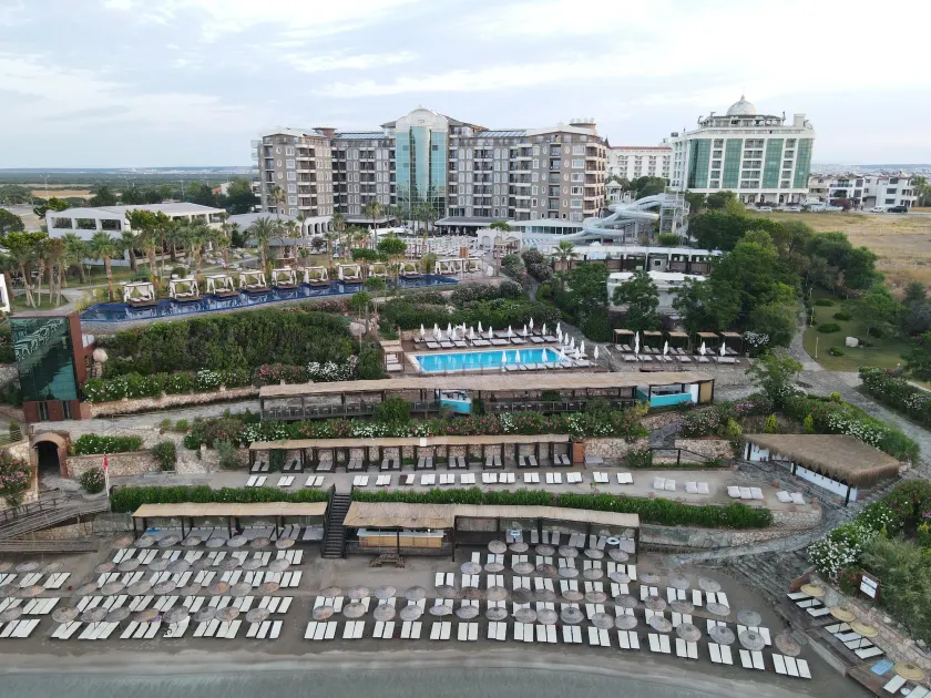 LAUR HOTELS Experience & Elegance - Image 1
