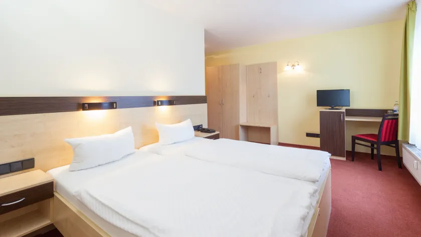 Hotel Mit-Mensch - Image 1