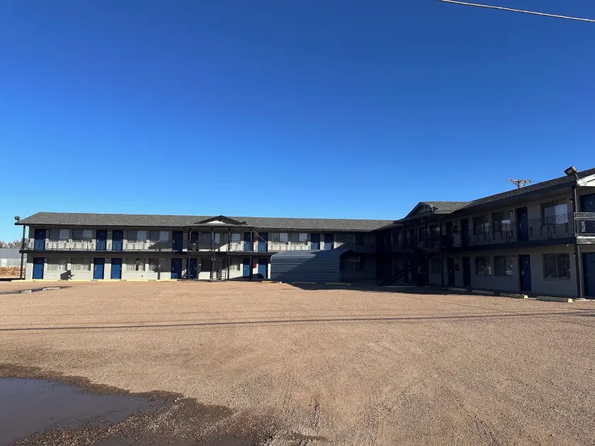 Executive Inn - Image 1