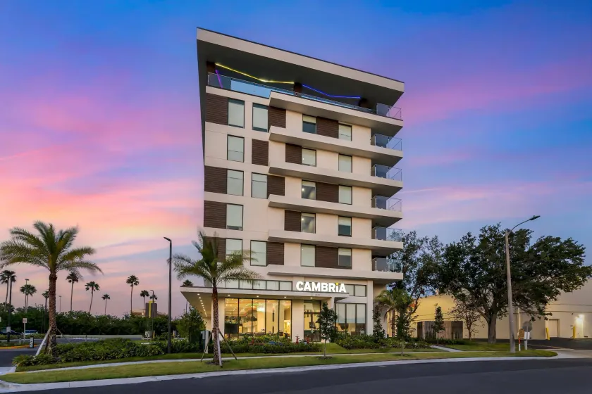 Cambria Hotel Orlando near Universal Theme Parks - Image 1