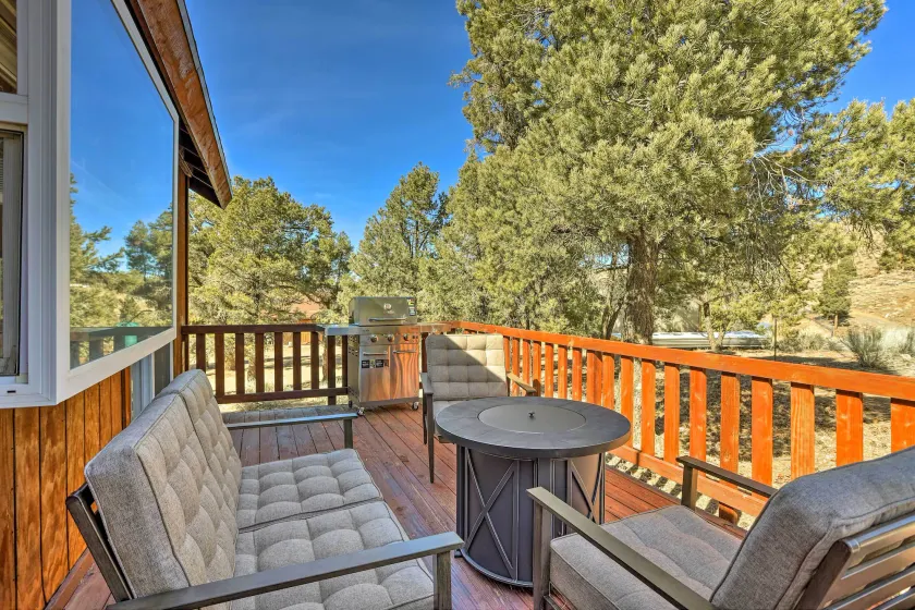 Big Bear Lake Cabin w/ Deck & Views ~ 9 Mi to Ski! - Image 1
